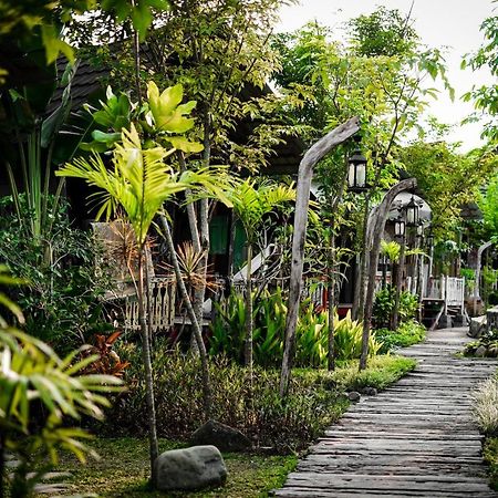 סלמן La Luna Resort Yogyakarta מראה חיצוני תמונה