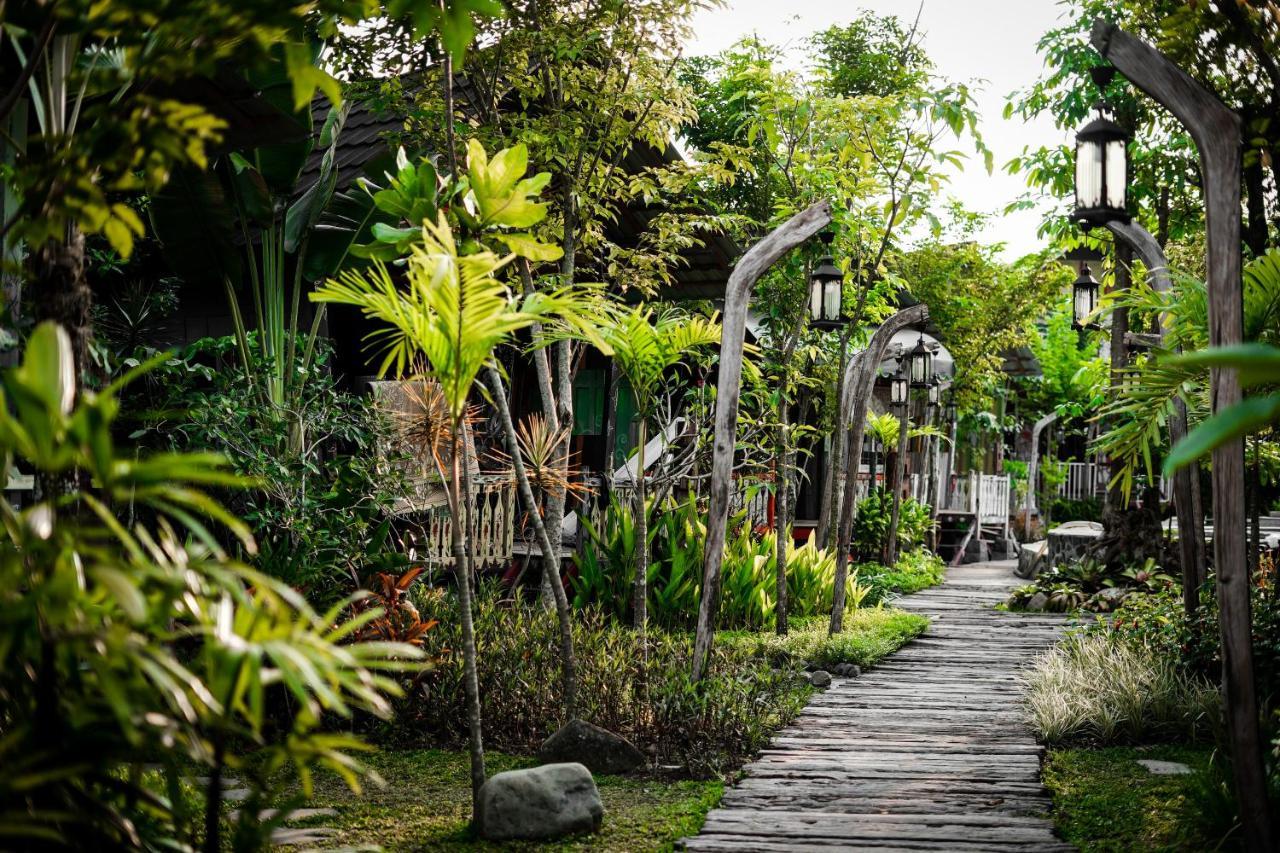 סלמן La Luna Resort Yogyakarta מראה חיצוני תמונה