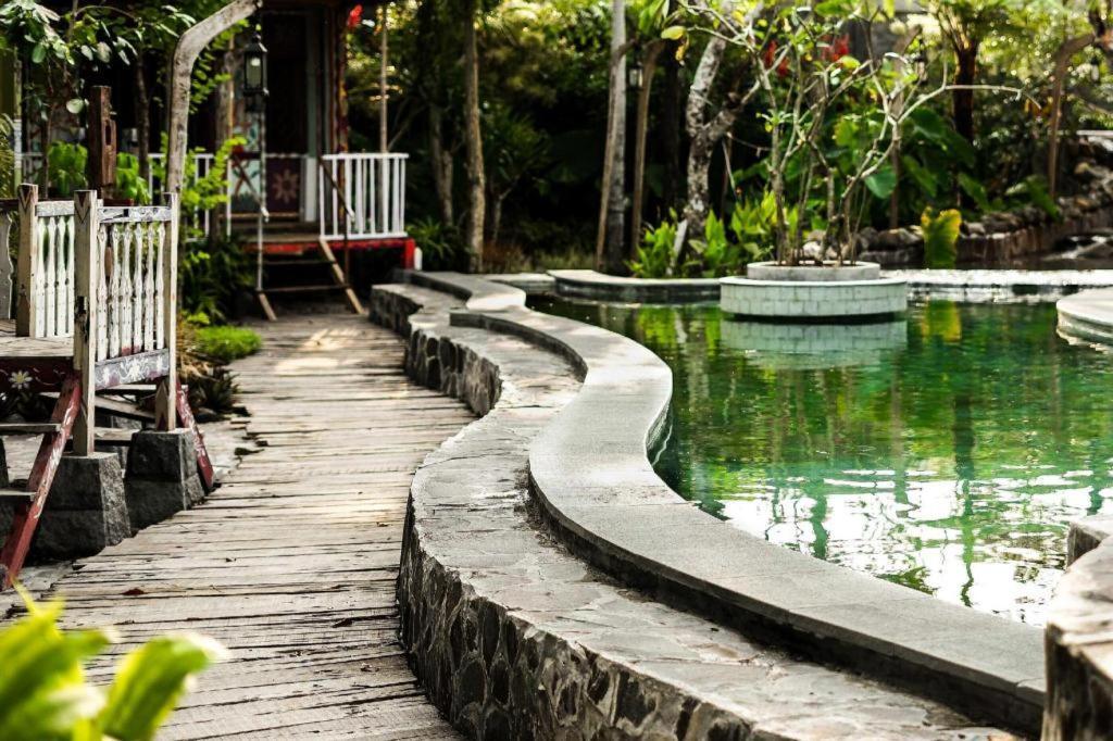 סלמן La Luna Resort Yogyakarta מראה חיצוני תמונה